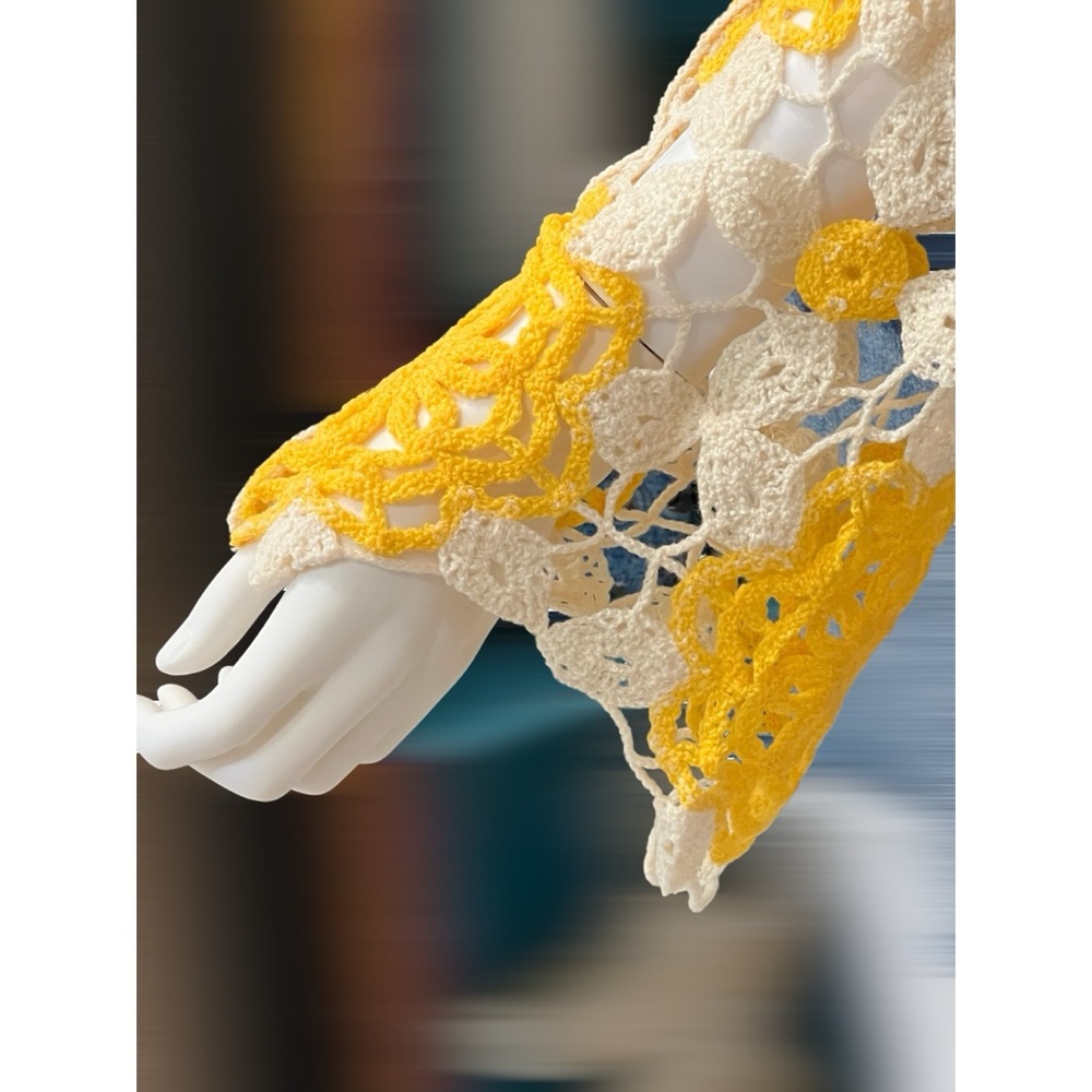 AVAILABLE Cream and yellow crochet top O/S - Picture 8 of 8